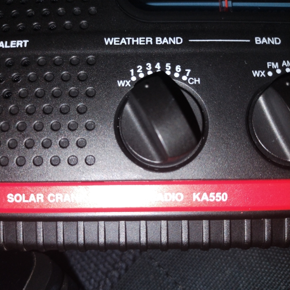 Kaito KA500 AM FM Shortwave Solar Crank Emergency Weather Alert Radio - Red EUC - Picture 9 of 12